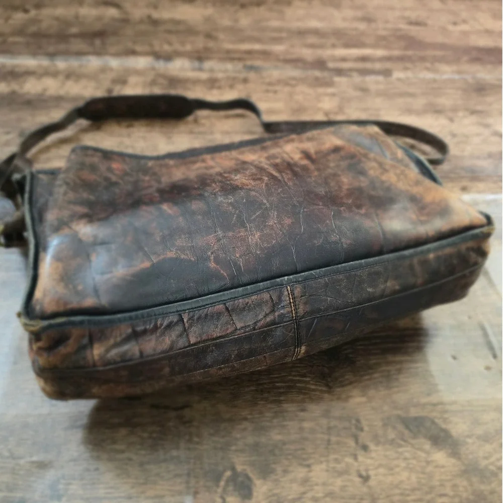 LAND Vintage Briefcase Messenger Bag Large Brown Croc Embossed Leather Brass
